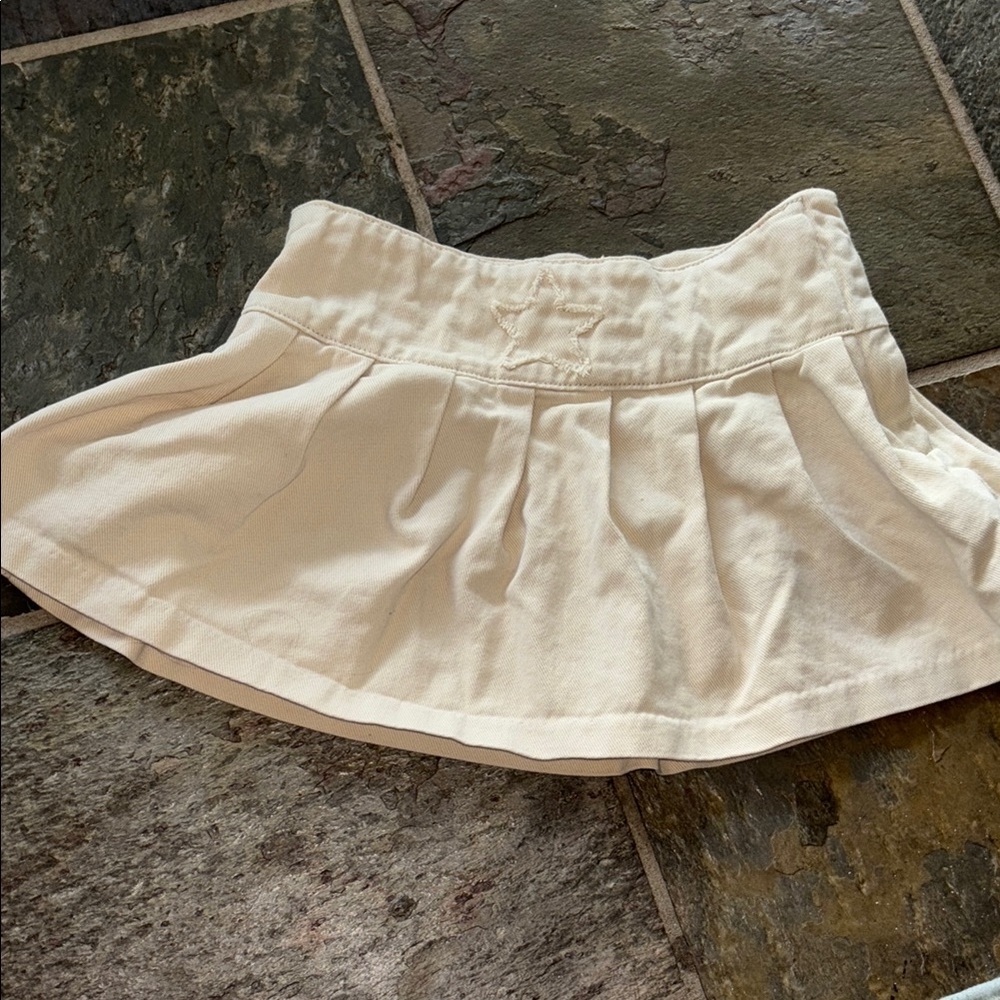 H&M White Mini Skater Skirt with Pleats